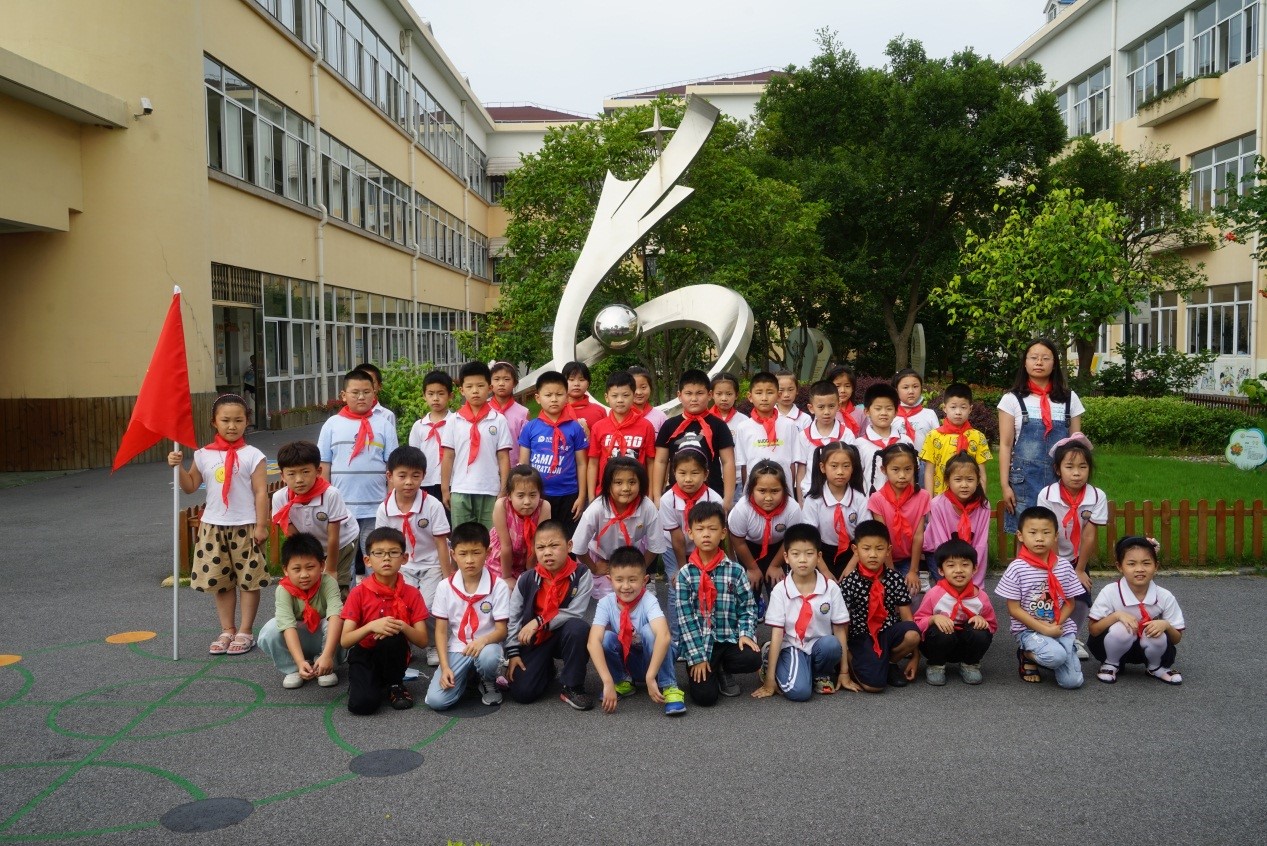 红领巾心向党星星火炬代代传望新小学2018级少先队入队仪式活动简讯